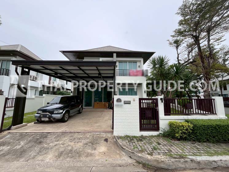 House with Shared Pool in Bangnatrad